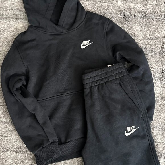 Youth Boys Nike set - Picture 1 of 7